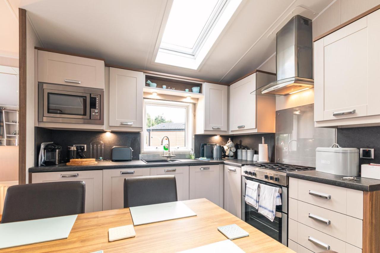 Hidden Jewel Lodge With Hot Tub York Exteriér fotografie