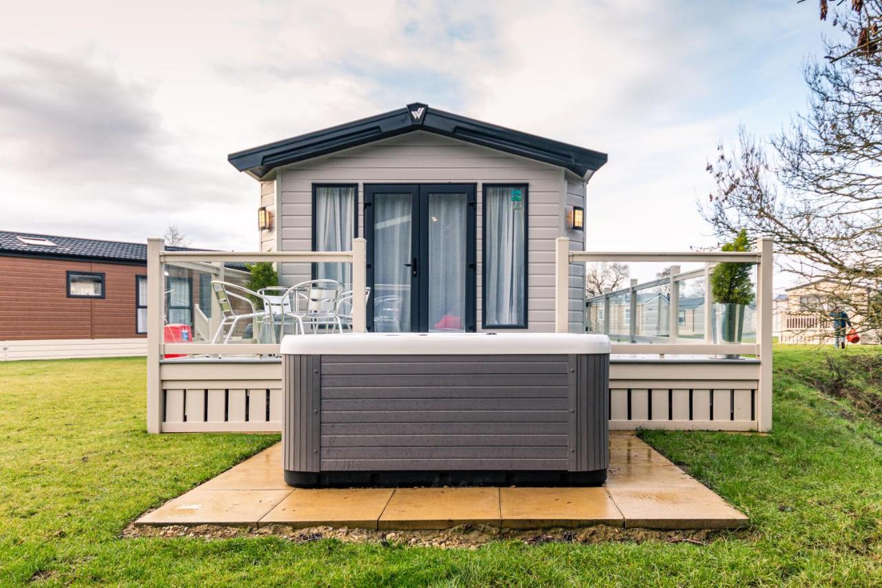 Hidden Jewel Lodge With Hot Tub York Exteriér fotografie